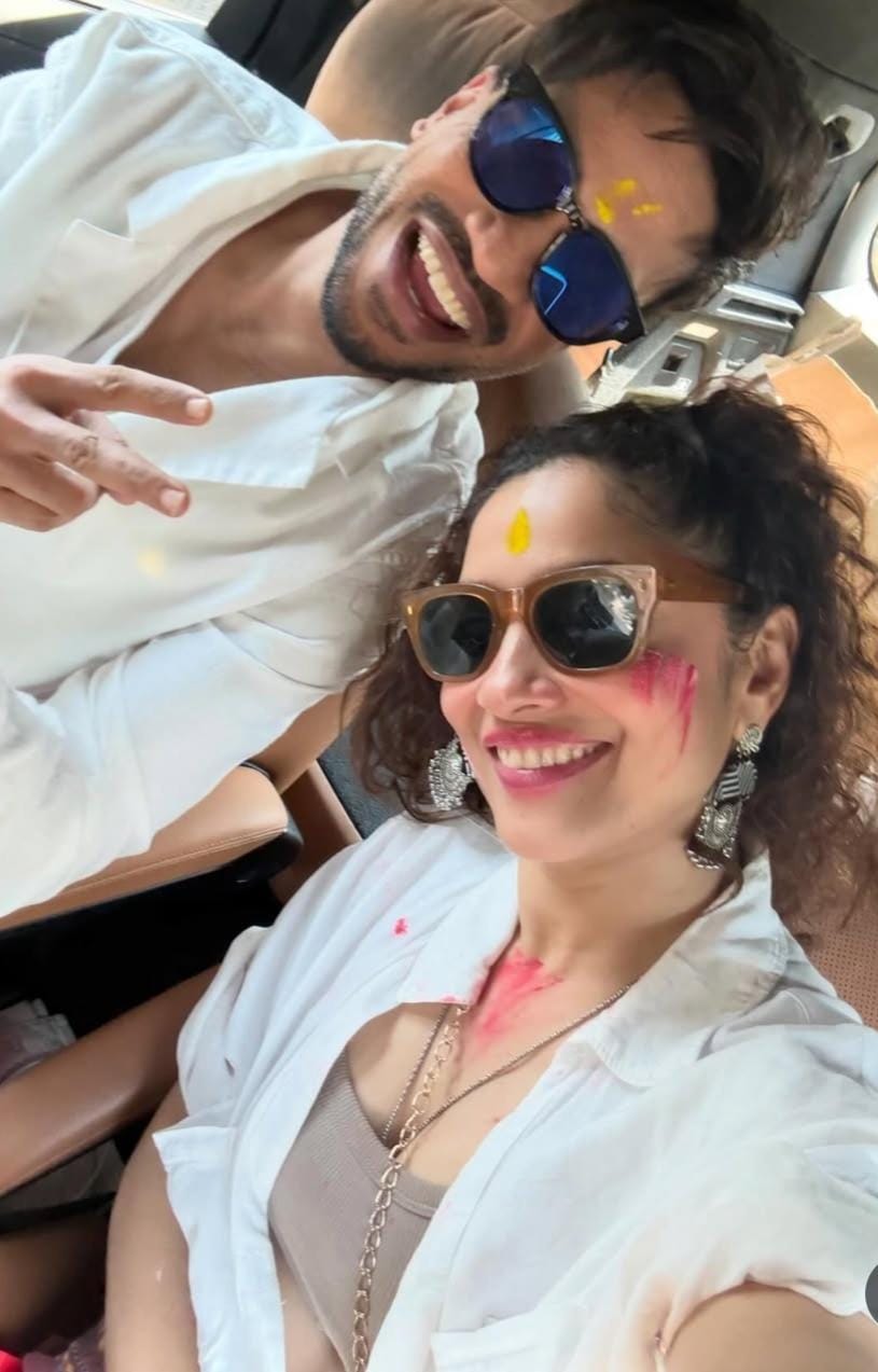 Ankita Lokhande celebrating Holi with husband Vicky Jain and family Ankita Lokhande celebrating Holi with husband Vicky Jain and family