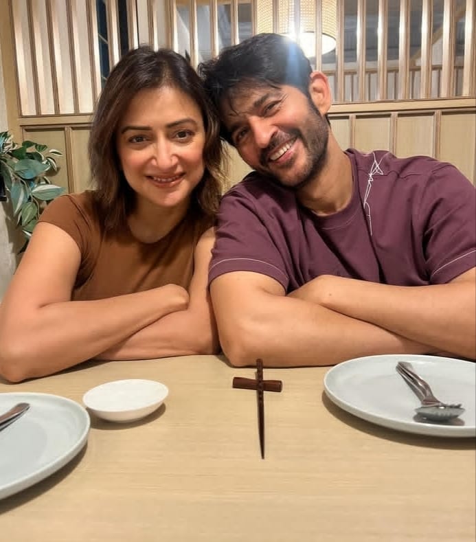 Gauri Pradhan and Hiten Tejwani with their children Nevaan and Katya Gauri Pradhan and Hiten Tejwani with their children Nevaan and Katya