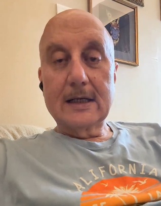 Anupam Kher performing in his play Kuch Bhi Ho Sakta Hai Anupam Kher performing in his play Kuch Bhi Ho Sakta Hai