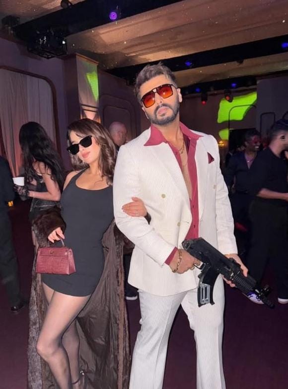 Arjun Kapoor and Janhvi Kapoor pose together for birthday celebration Arjun Kapoor and Janhvi Kapoor pose together for birthday celebration