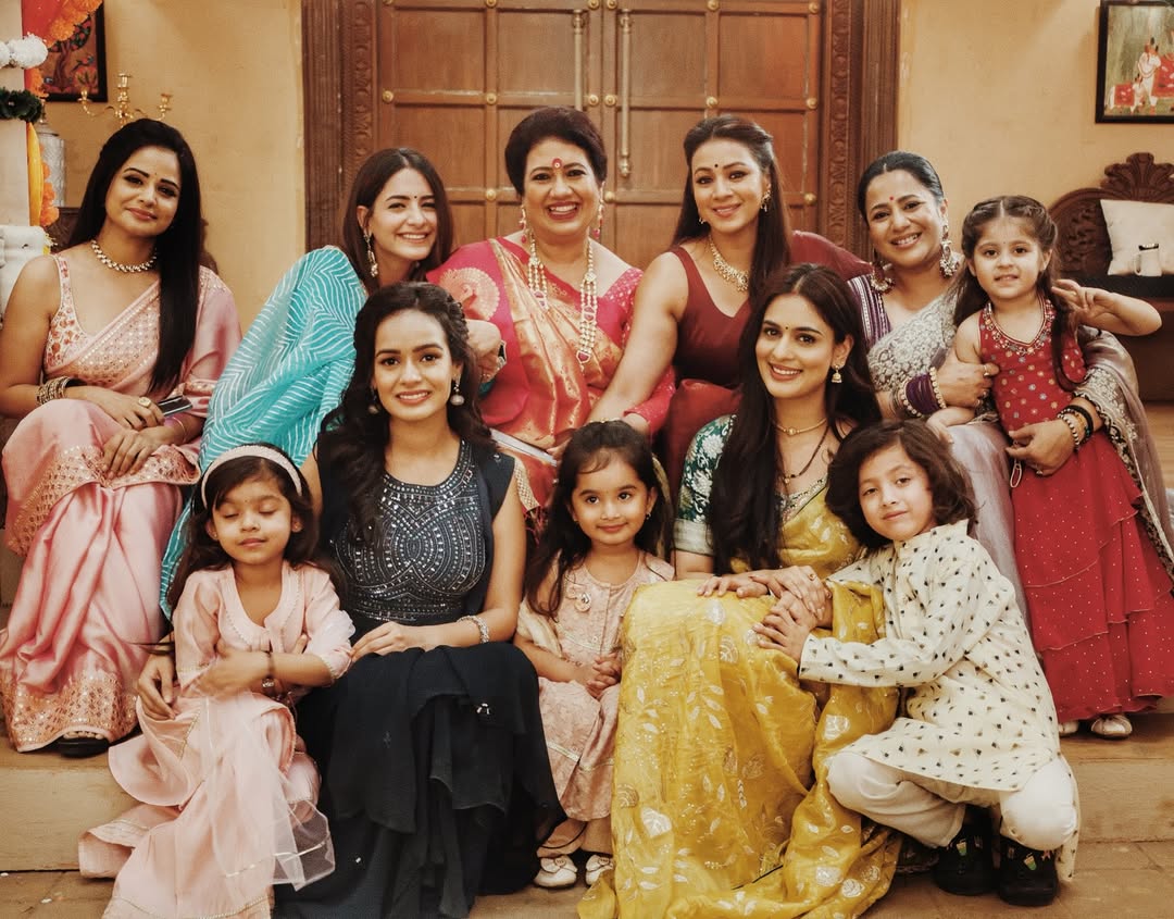 Kyunki Saas Bhi Kabhi Bahu Thi 2 cast in traditional attire celebrating parivaar moment Kyunki Saas Bhi Kabhi Bahu Thi 2 cast in traditional attire celebrating parivaar moment