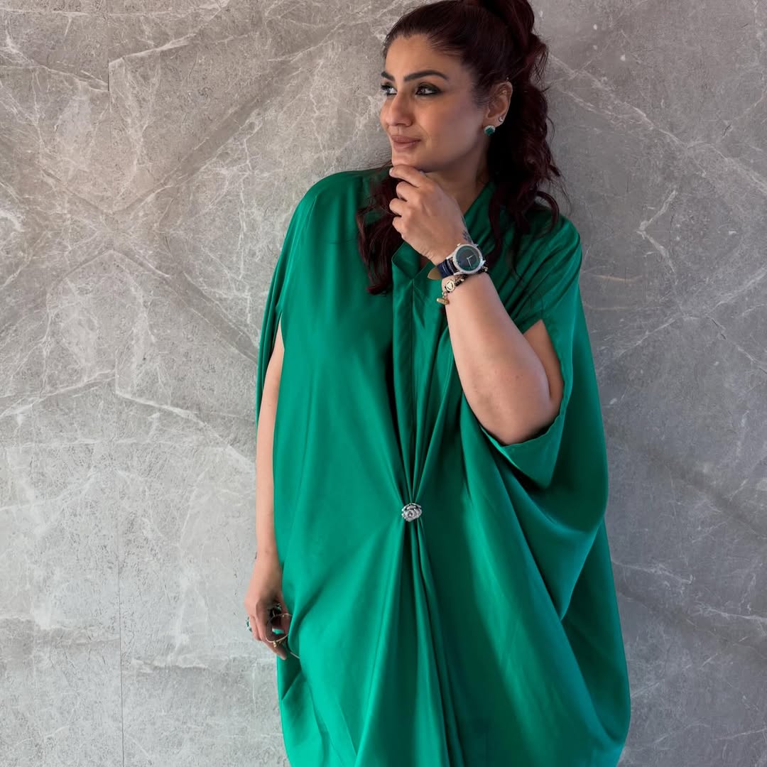 Raveena Tandon holding a sword wearing traditional turban Women's Day event Raveena Tandon holding a sword wearing traditional turban Women's Day event