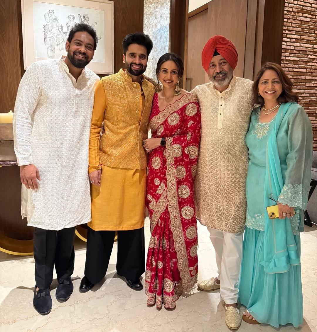 Jackky Bhagnani and Rakul Preet Singh with family birthday celebration Jackky Bhagnani and Rakul Preet Singh with family birthday celebration