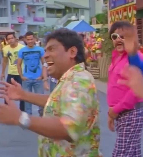Ajay Devgn and Johnny Lever in Golmaal 3 Holi scene Ajay Devgn and Johnny Lever in Golmaal 3 Holi scene