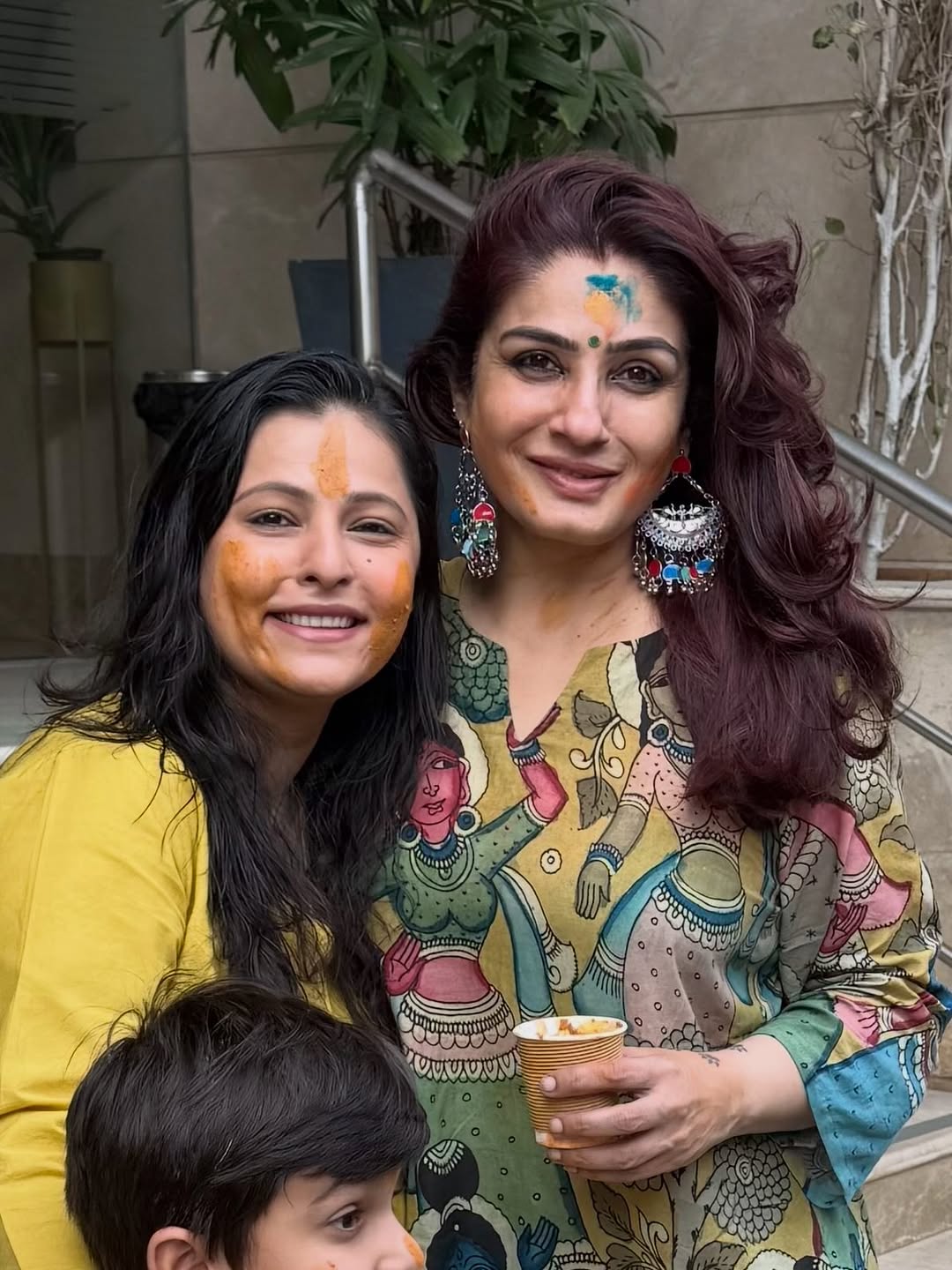 Raveena Tandon dancing on dhol during Holi celebration Raveena Tandon dancing on dhol during Holi celebration