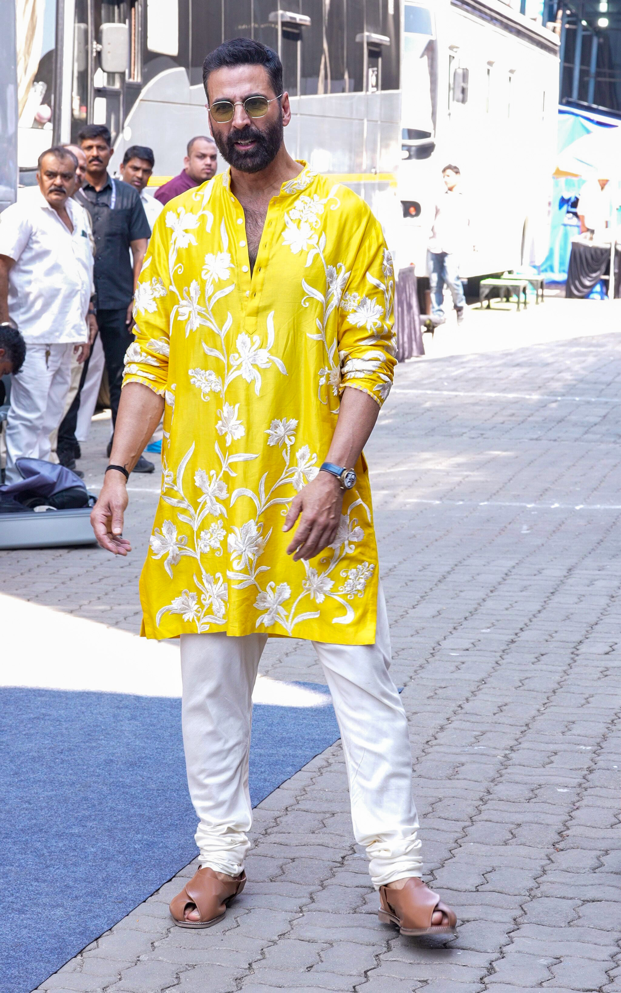 Akshay Kumar and Ajay Devgn on set of Golmaal 5 Akshay Kumar and Ajay Devgn on set of Golmaal 5