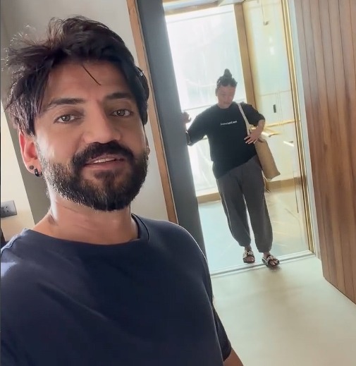 Sonakshi Sinha and Zaheer Iqbal prankophobia video screenshot Sonakshi Sinha and Zaheer Iqbal prankophobia video screenshot