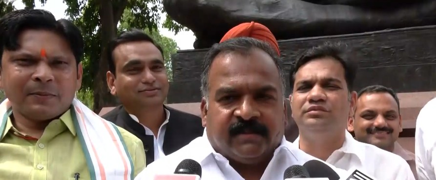 Congress MPs in Lok Sabha after suspension revocation Congress MPs in Lok Sabha after suspension revocation