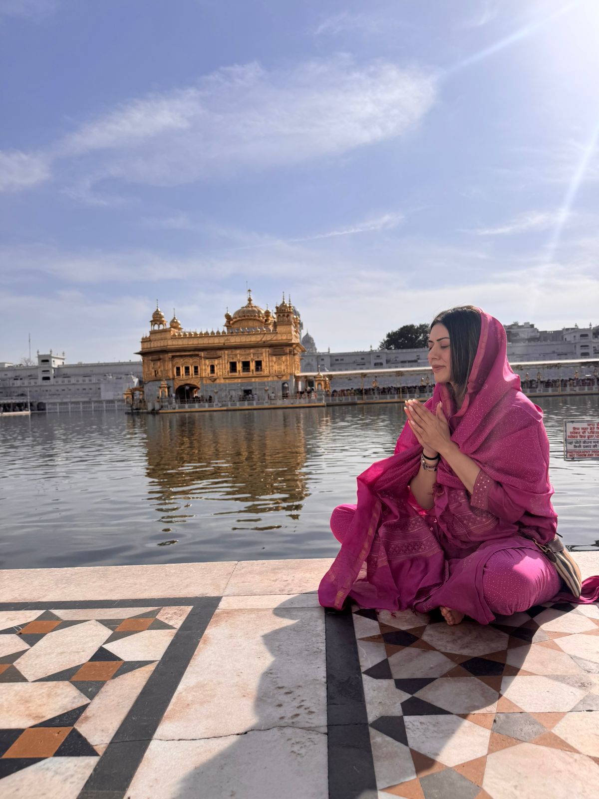 Hansika Motwani at Golden Temple in pink suit after divorce Hansika Motwani at Golden Temple in pink suit after divorce