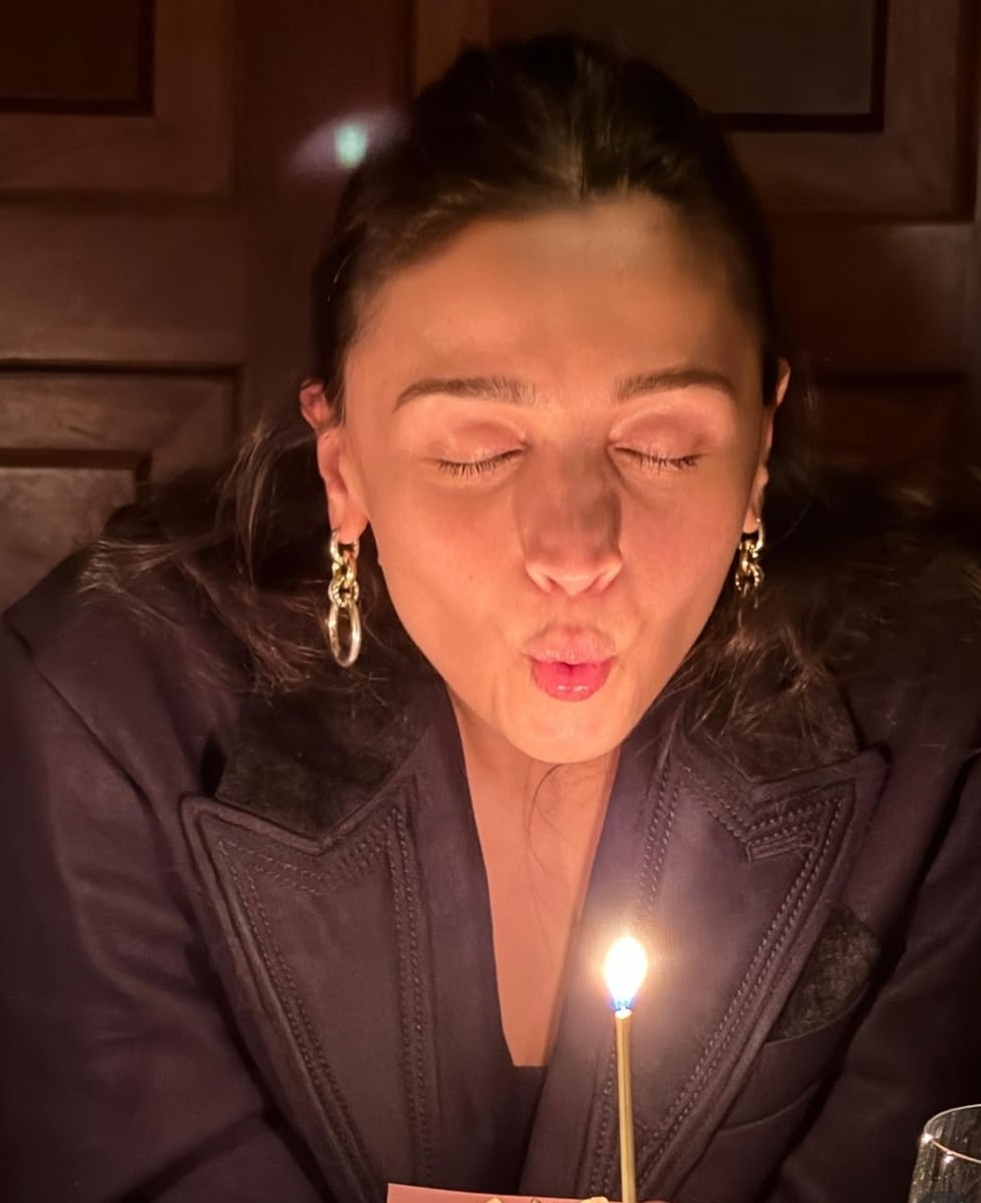 Alia Bhatt birthday handwritten note from parents Soni Razdan Mahesh Bhatt Alia Bhatt birthday handwritten note from parents Soni Razdan Mahesh Bhatt