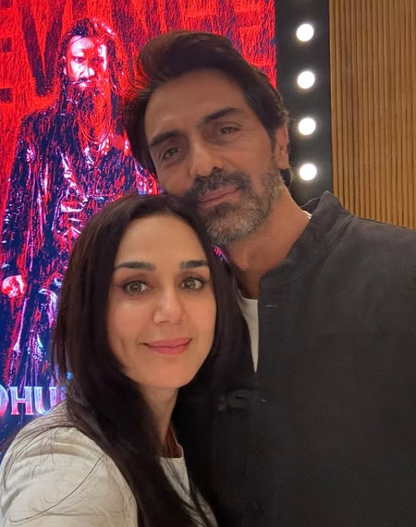 Preity Zinta and Arjun Rampal posing together at Dhurandhar 2 screening Preity Zinta and Arjun Rampal posing together at Dhurandhar 2 screening