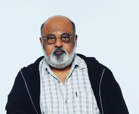 Shah Rukh Khan and Saurabh Shukla in a conversation or public appearance Shah Rukh Khan and Saurabh Shukla in a conversation or public appearance