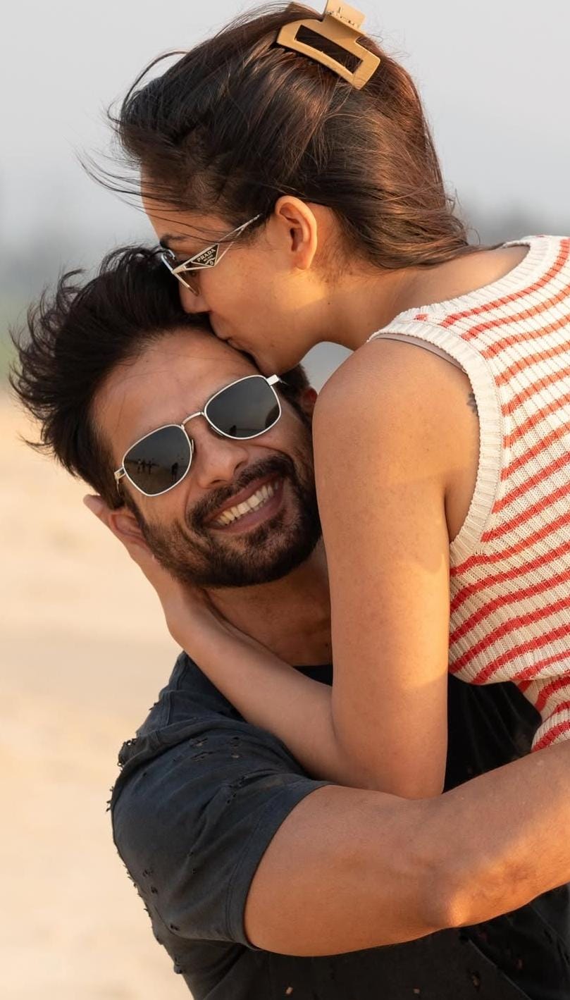 Shahid Kapoor floral bouquet surprise for Mira Rajput Shahid Kapoor floral bouquet surprise for Mira Rajput