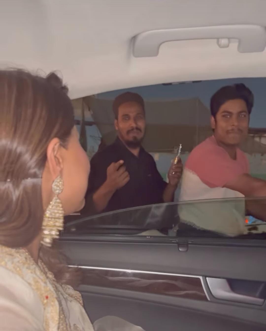 Hina Khan smiling during a roadside fan interaction Hina Khan smiling during a roadside fan interaction