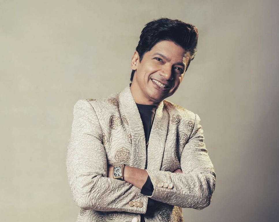 Singer Shaan smiling during an interview about Mumbai happiness Singer Shaan smiling during an interview about Mumbai happiness