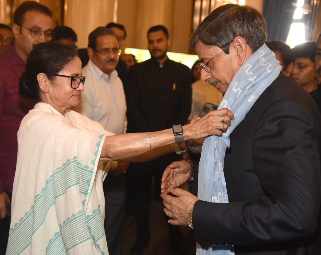 Mamata Banerjee and Governor Ravi at the oath ceremony in West Bengal Mamata Banerjee and Governor Ravi at the oath ceremony in West Bengal