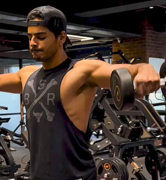 Ishaan Khatter showing his biceps during a workout Ishaan Khatter showing his biceps during a workout