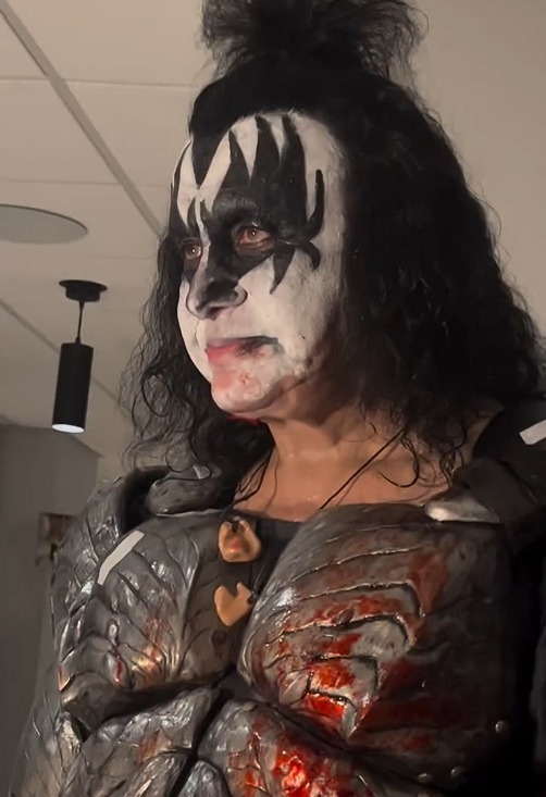 Gene Simmons criticizing celebrities for political opinions Gene Simmons criticizing celebrities for political opinions