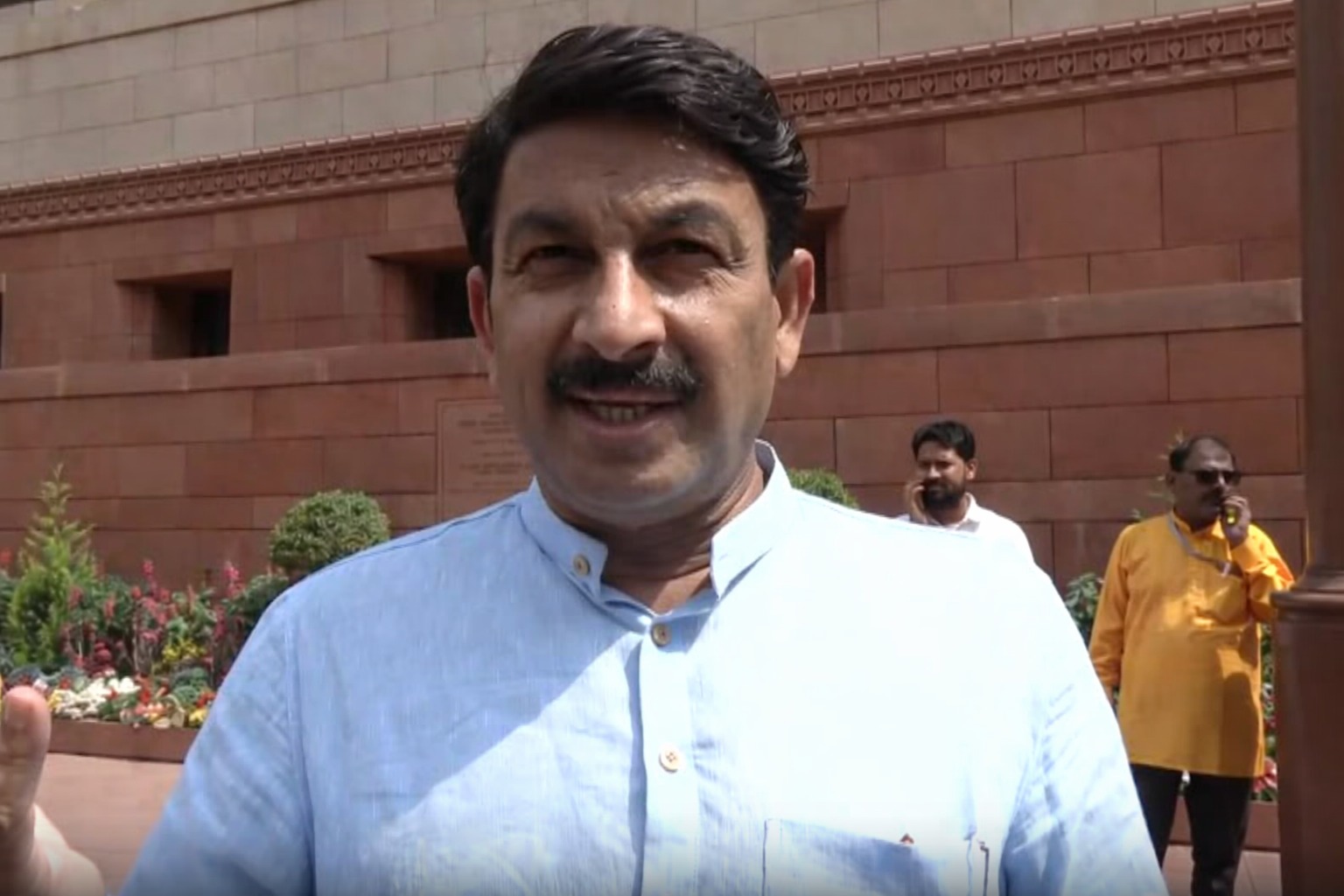 Political debate on LPG shortage claims between BJP and Opposition Political debate on LPG shortage claims between BJP and Opposition