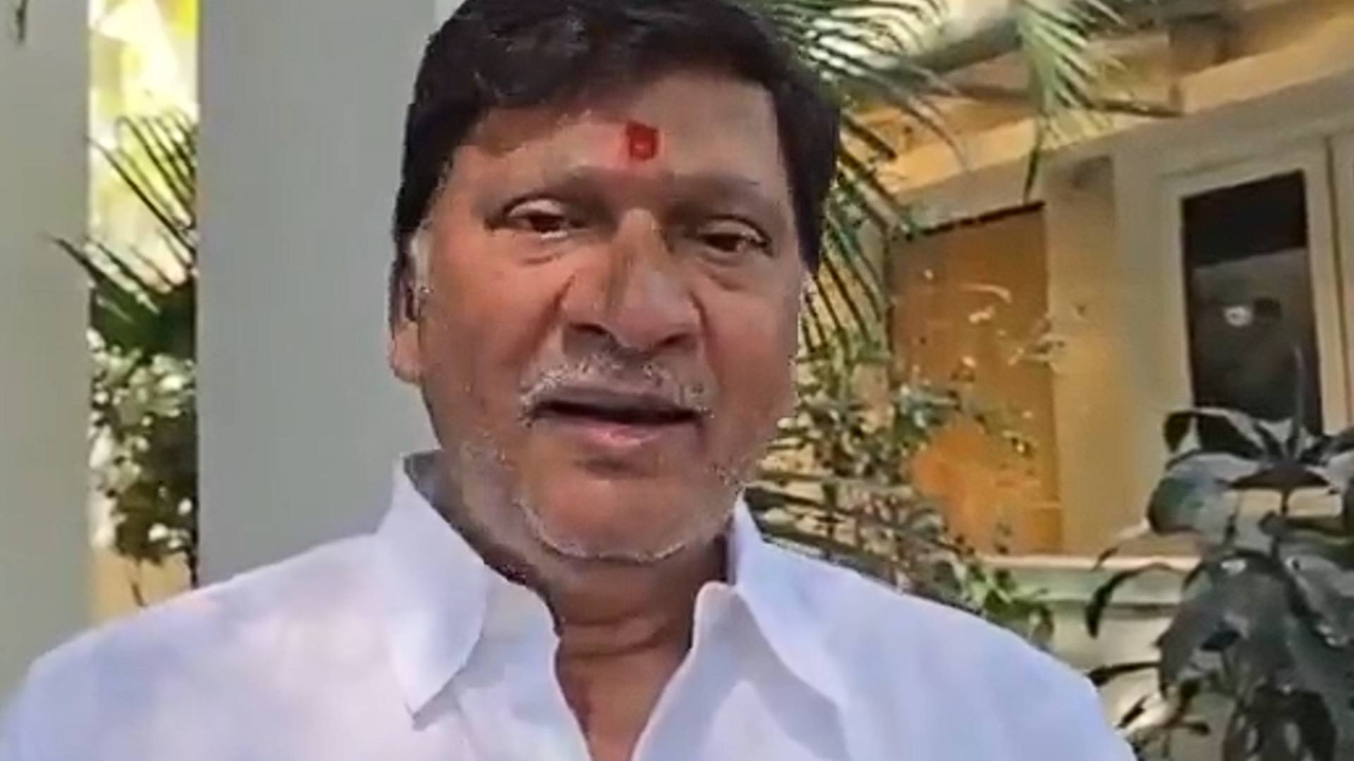 Telugu actor Rajendra Prasad apologizing for MGR comment Telugu actor Rajendra Prasad apologizing for MGR comment