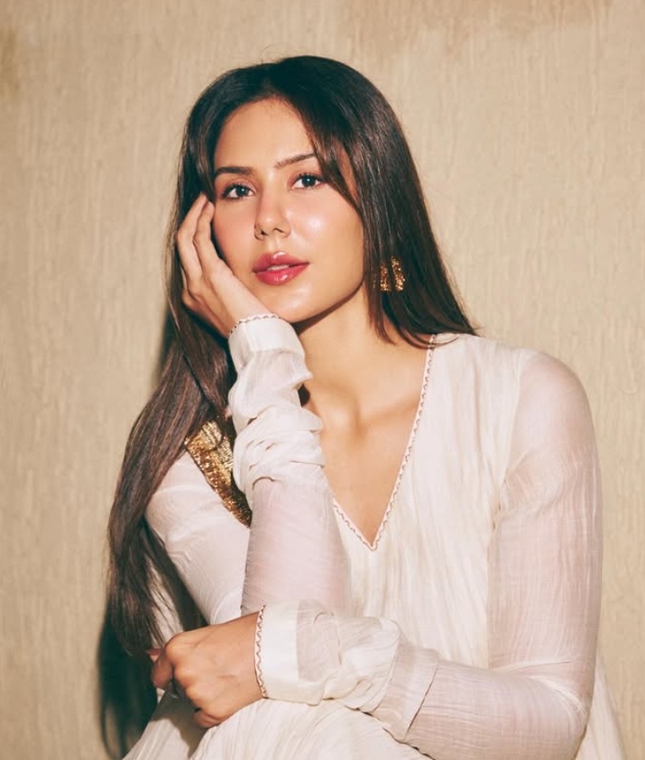 Sonam Bajwa under night sky with moon obsession Instagram post Sonam Bajwa under night sky with moon obsession Instagram post