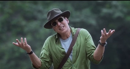 Akshay Kumar as Raju in Hera Pheri film scene Akshay Kumar as Raju in Hera Pheri film scene
