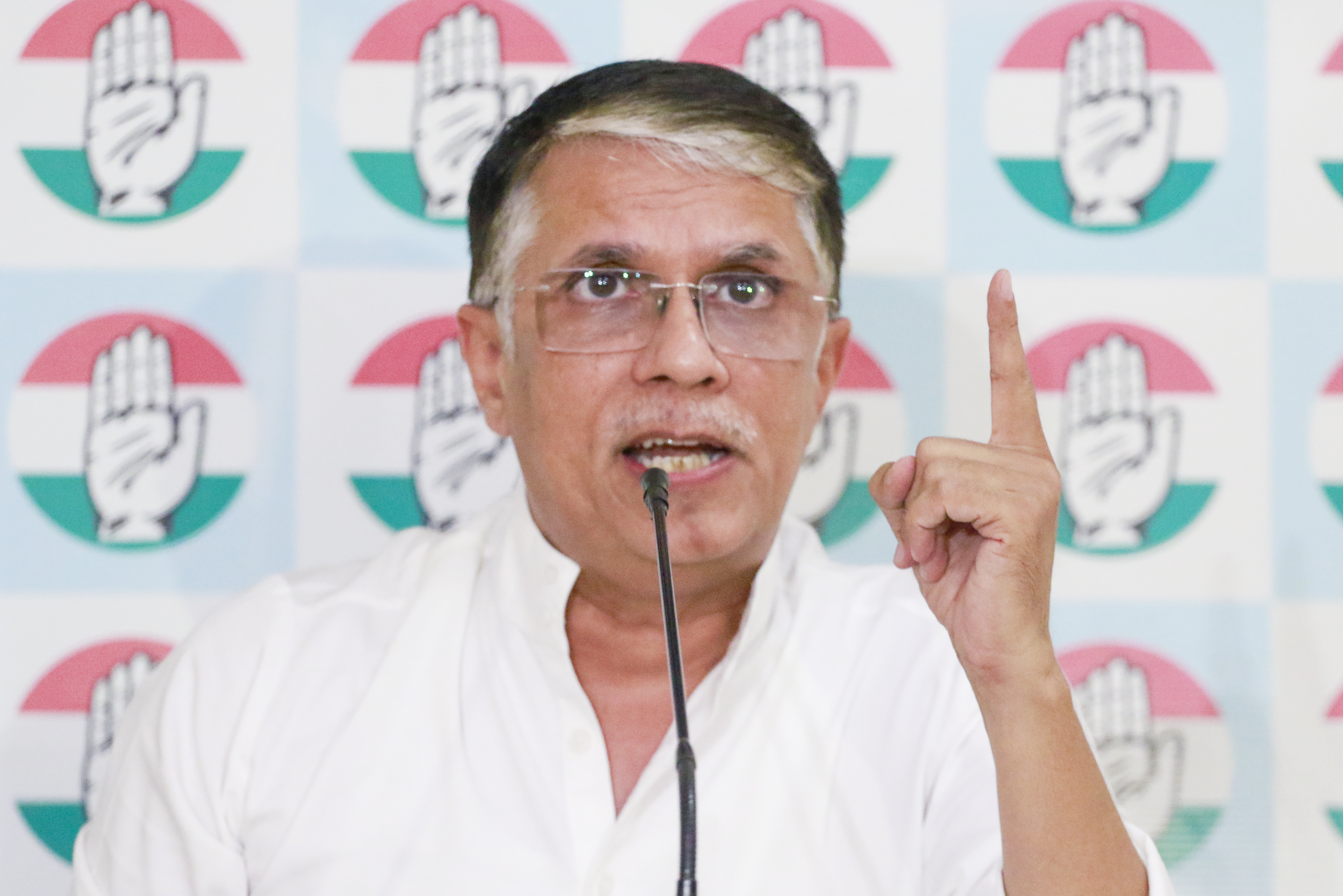 Congress leader criticising LPG shortage and black marketing Congress leader criticising LPG shortage and black marketing