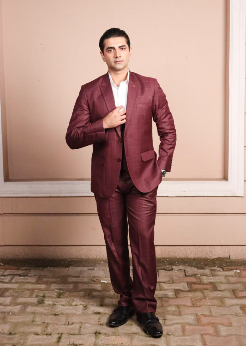 Shehzad Shaikh as hotelier in Ganga Mai Ki Betiyan Shehzad Shaikh as hotelier in Ganga Mai Ki Betiyan