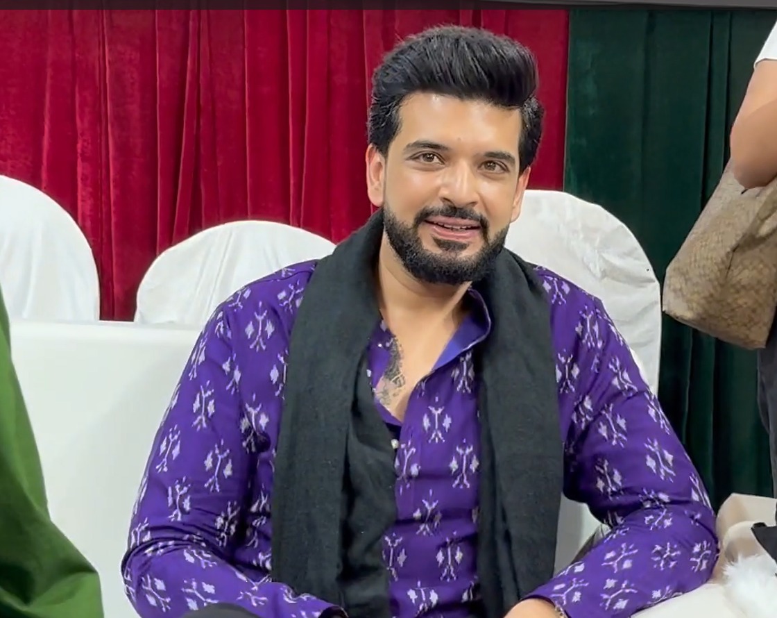 Karan Kundrra and Sunny Leone hosting MTV Splitsvilla together Karan Kundrra and Sunny Leone hosting MTV Splitsvilla together