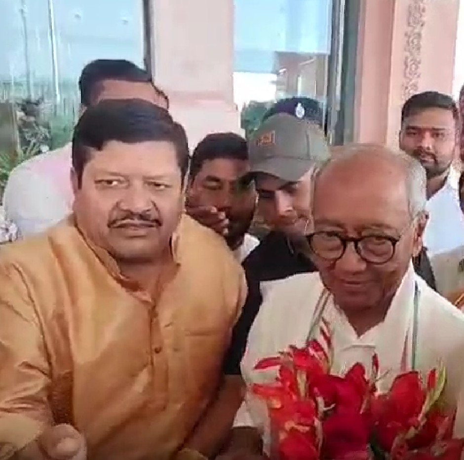 Digvijaya Singh speaking to reporters at Ayodhya airport about Ram Temple Digvijaya Singh speaking to reporters at Ayodhya airport about Ram Temple