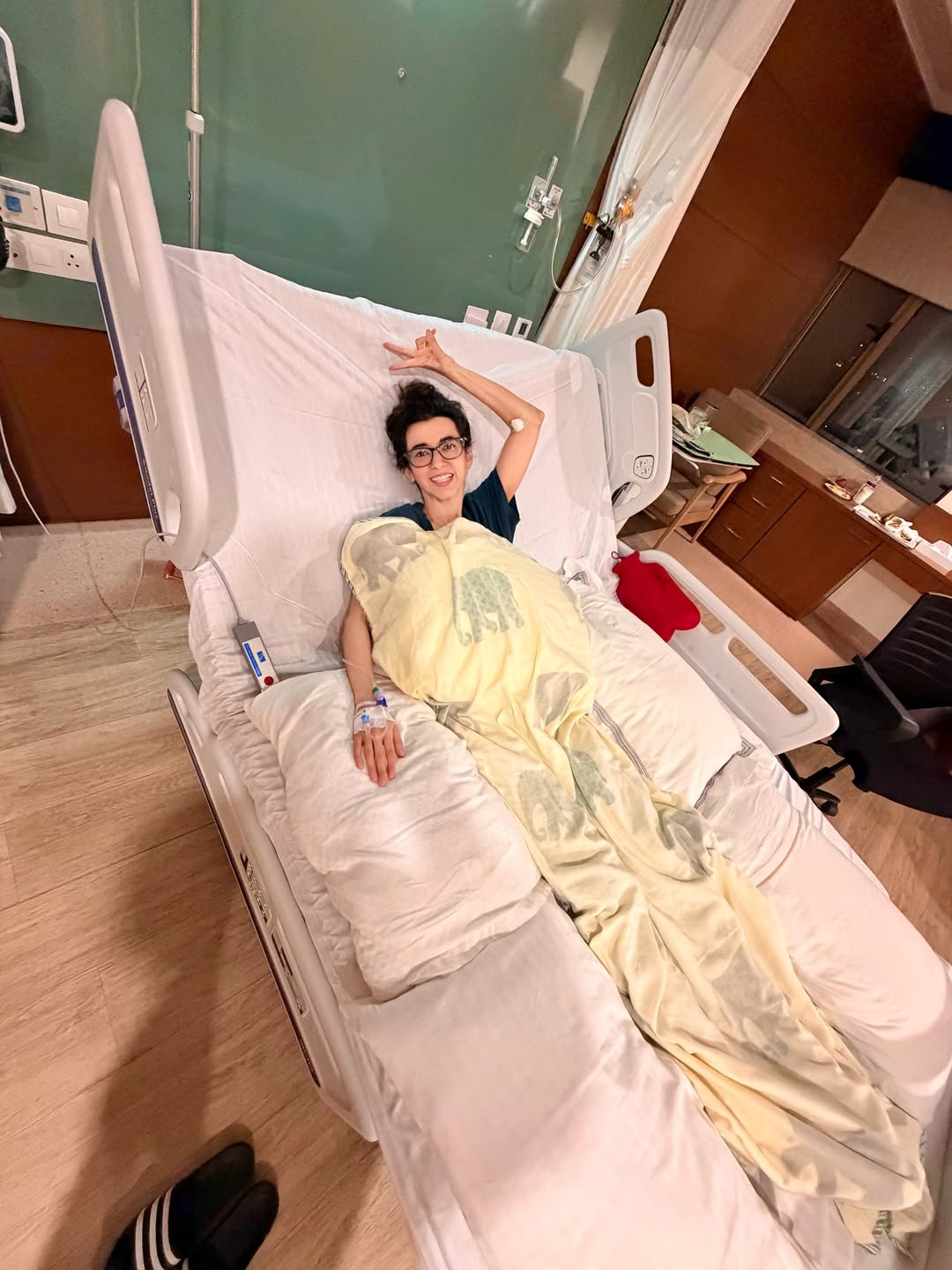 Saba Azad in hospital bed giving peace sign after parasitic infection Saba Azad in hospital bed giving peace sign after parasitic infection