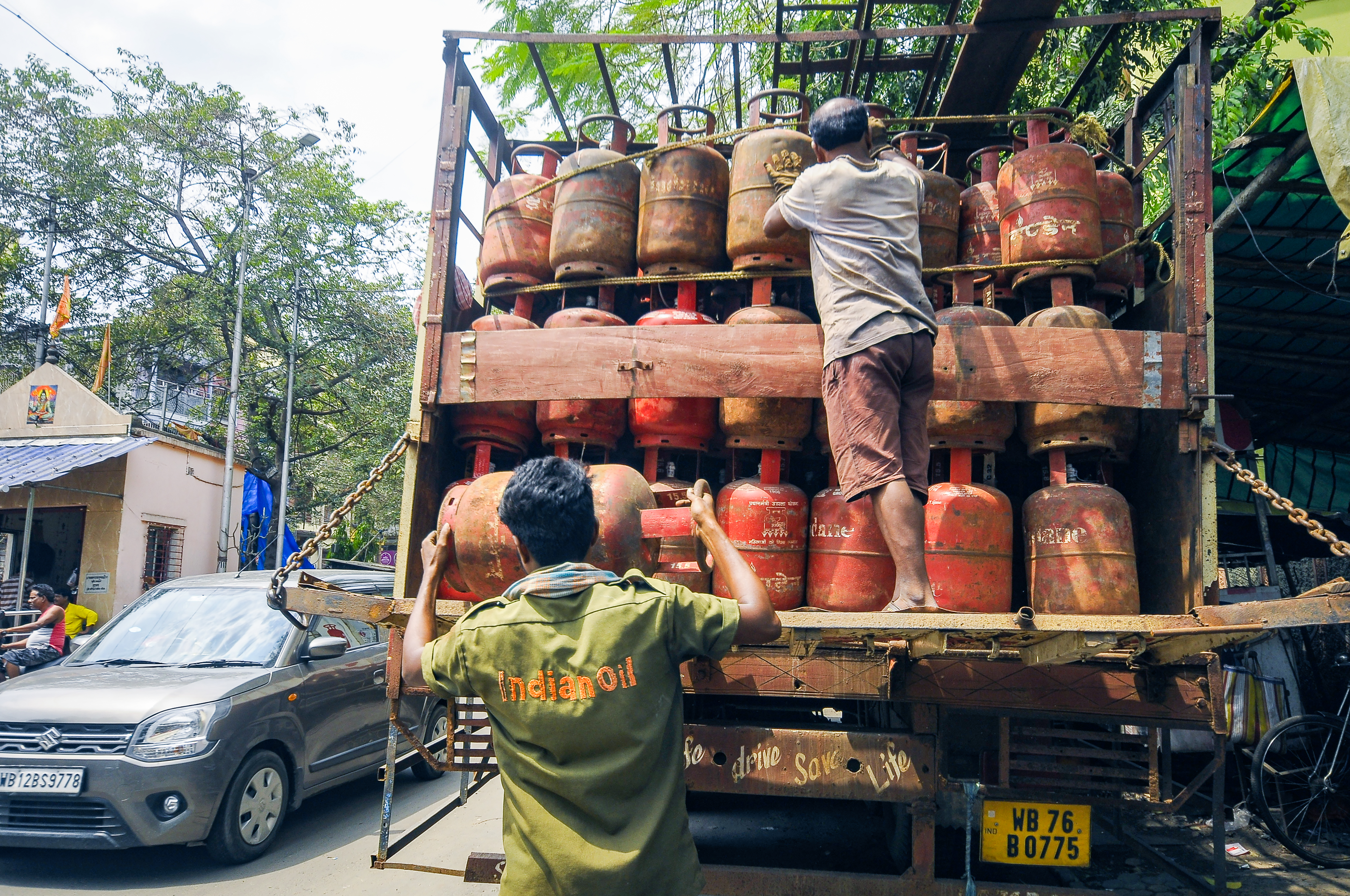 5-kg LPG cylinders distribution to students and migrant labourers 5-kg LPG cylinders distribution to students and migrant labourers