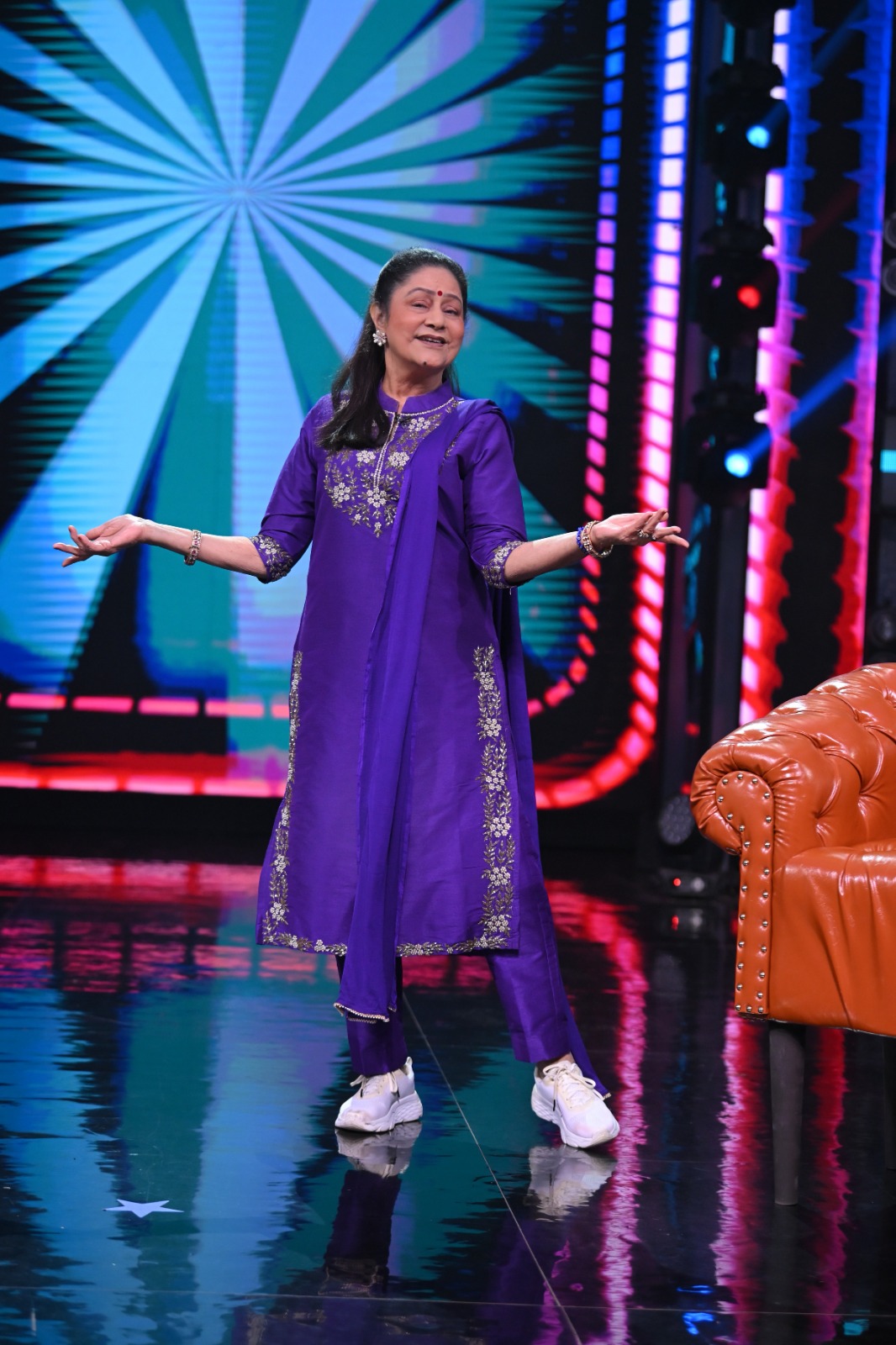 Aruna Irani and Farida Jalal reunite on Indian Idol stage Aruna Irani and Farida Jalal reunite on Indian Idol stage