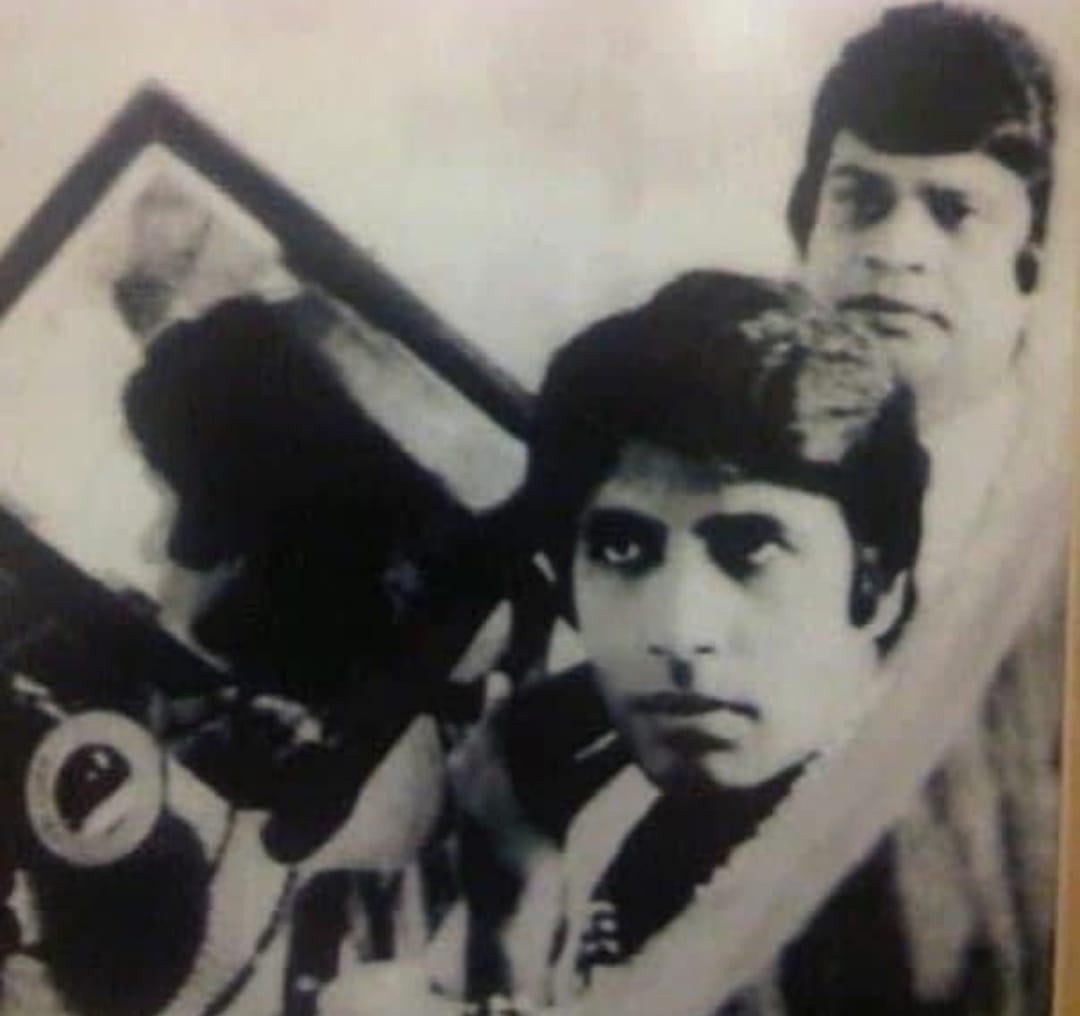 Amitabh Bachchan Mard haircut styled by Hakim Kairanvi vintage Bollywood photo Amitabh Bachchan Mard haircut styled by Hakim Kairanvi vintage Bollywood photo