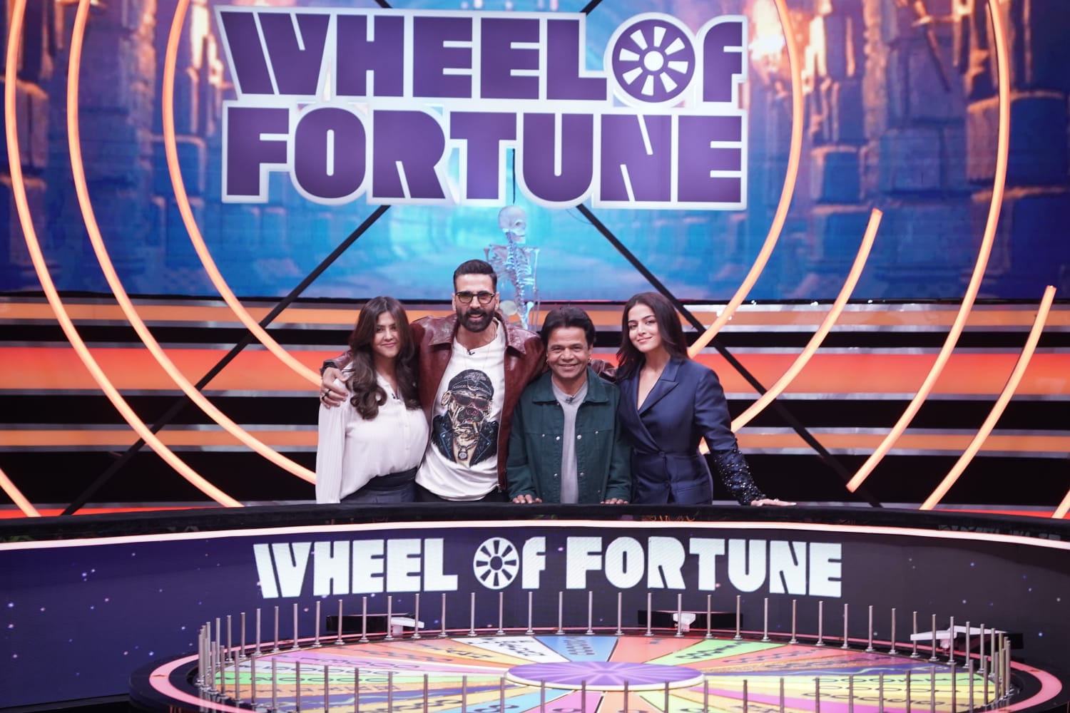 Ekta Kapoor and Rajpal Yadav on reality show promoting Bhooth Bangla Ekta Kapoor and Rajpal Yadav on reality show promoting Bhooth Bangla