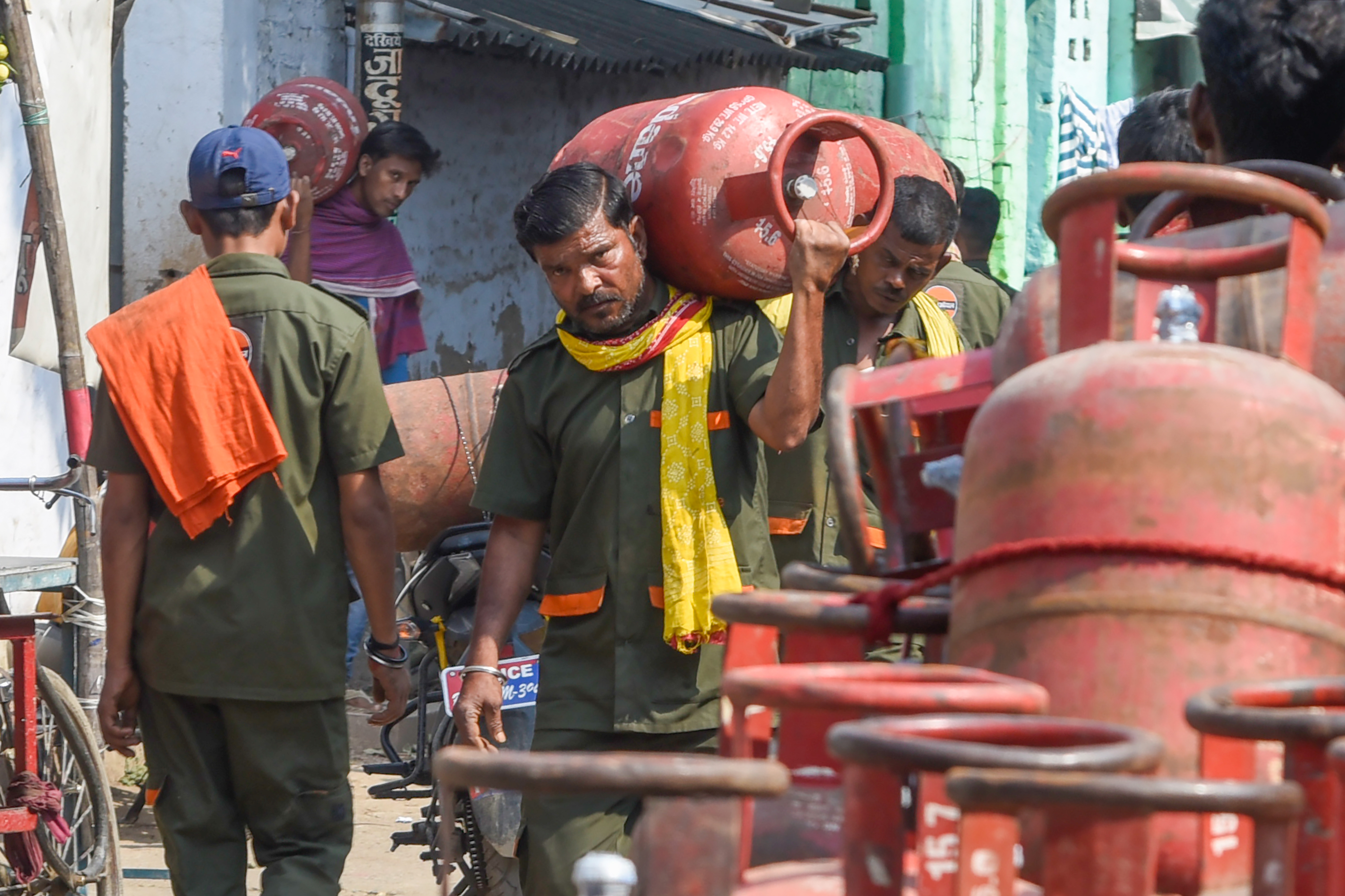 Commercial LPG supply recovery and cylinder delivery in India Commercial LPG supply recovery and cylinder delivery in India