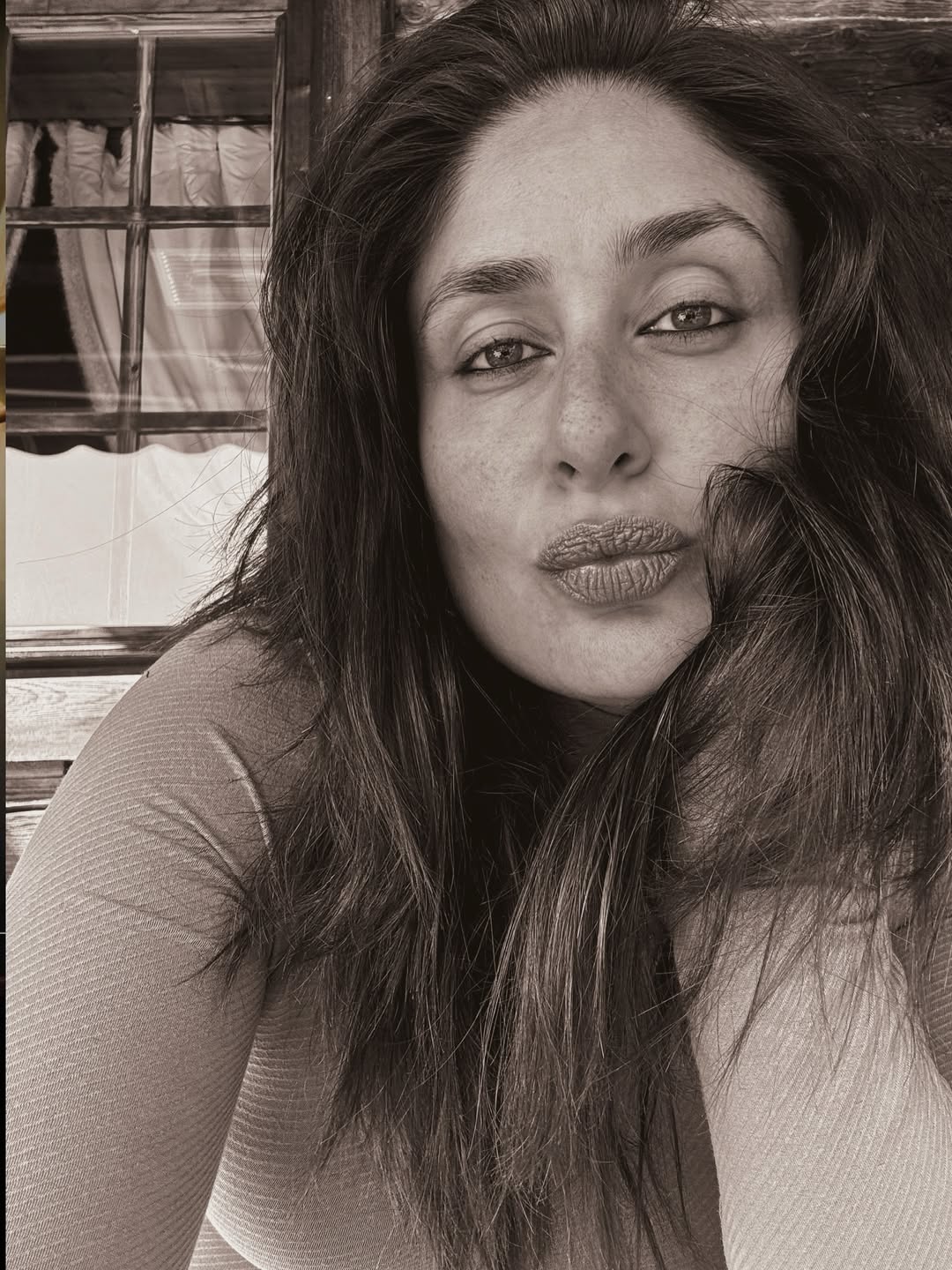 Kareena Kapoor and family on snowy March vacation Kareena Kapoor and family on snowy March vacation