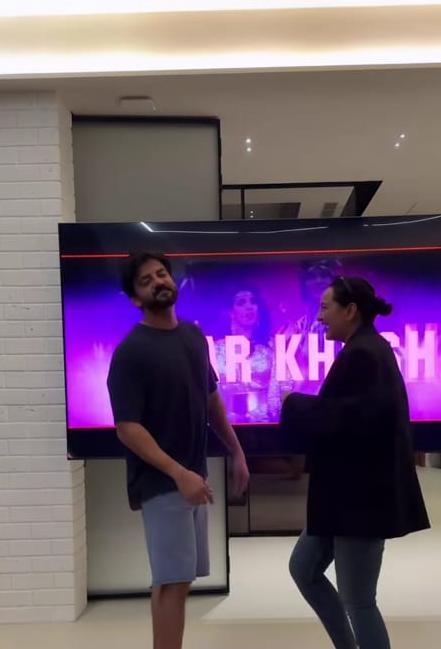 Sonakshi Sinha and Zaheer Iqbal dancing together to Mithun songs Sonakshi Sinha and Zaheer Iqbal dancing together to Mithun songs