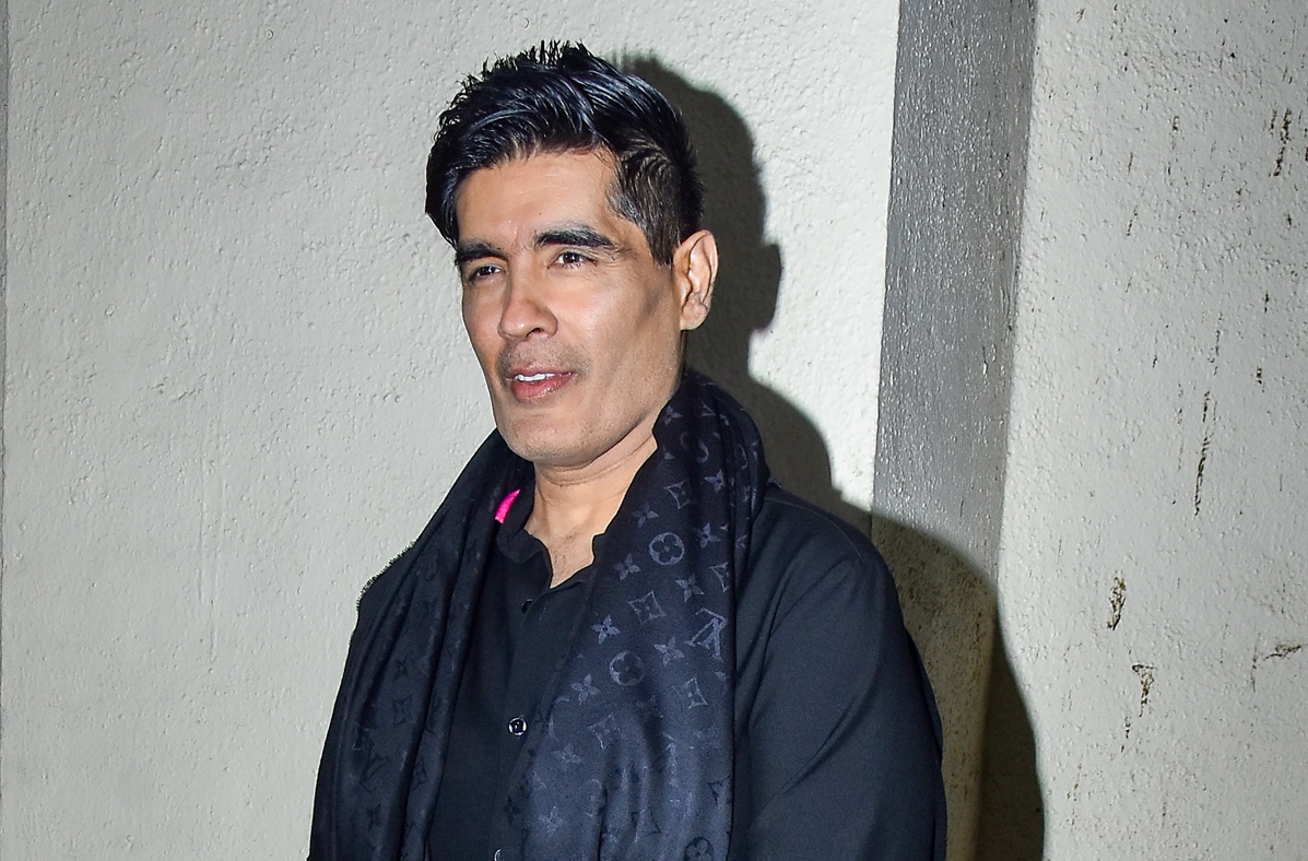 Bollywood celebrities gather at Manish Malhotra's home after his mother's passing Bollywood celebrities gather at Manish Malhotra's home after his mother's passing