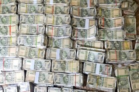 Kolkata Police inspecting cash recovered from car boot during Bengal polls Kolkata Police inspecting cash recovered from car boot during Bengal polls