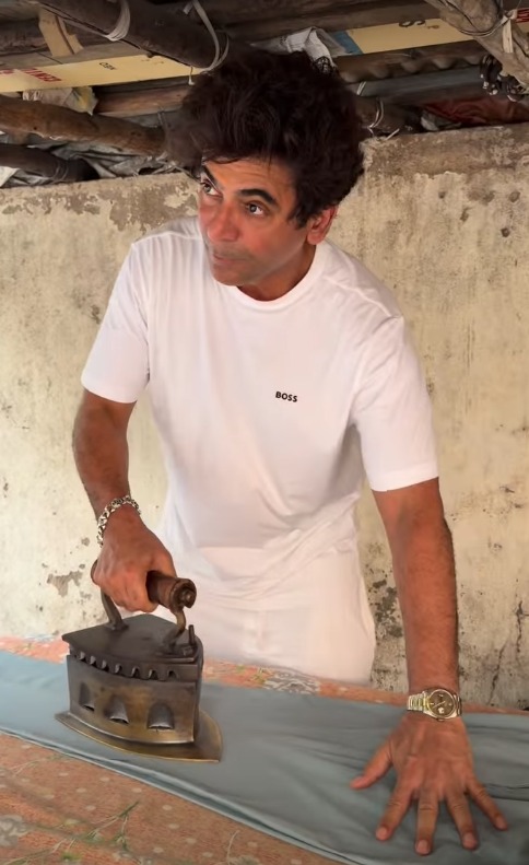 Sunil Grover acting as a presswala ironing clothes in a viral video Sunil Grover acting as a presswala ironing clothes in a viral video