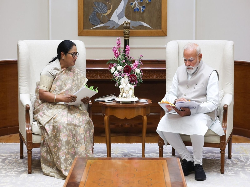 PM Modi and Delhi Chief Minister Rekha Gupta in a meeting PM Modi and Delhi Chief Minister Rekha Gupta in a meeting