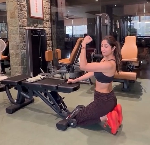 Shilpa Shetty performing Reverse Hypers glute exercise Shilpa Shetty performing Reverse Hypers glute exercise