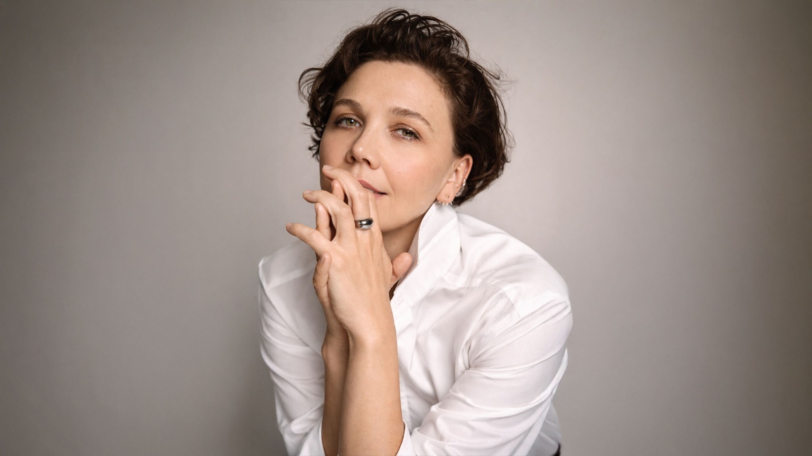 Maggie Gyllenhaal and Peter Sarsgaard celebrity couple beekeeping story Maggie Gyllenhaal and Peter Sarsgaard celebrity couple beekeeping story