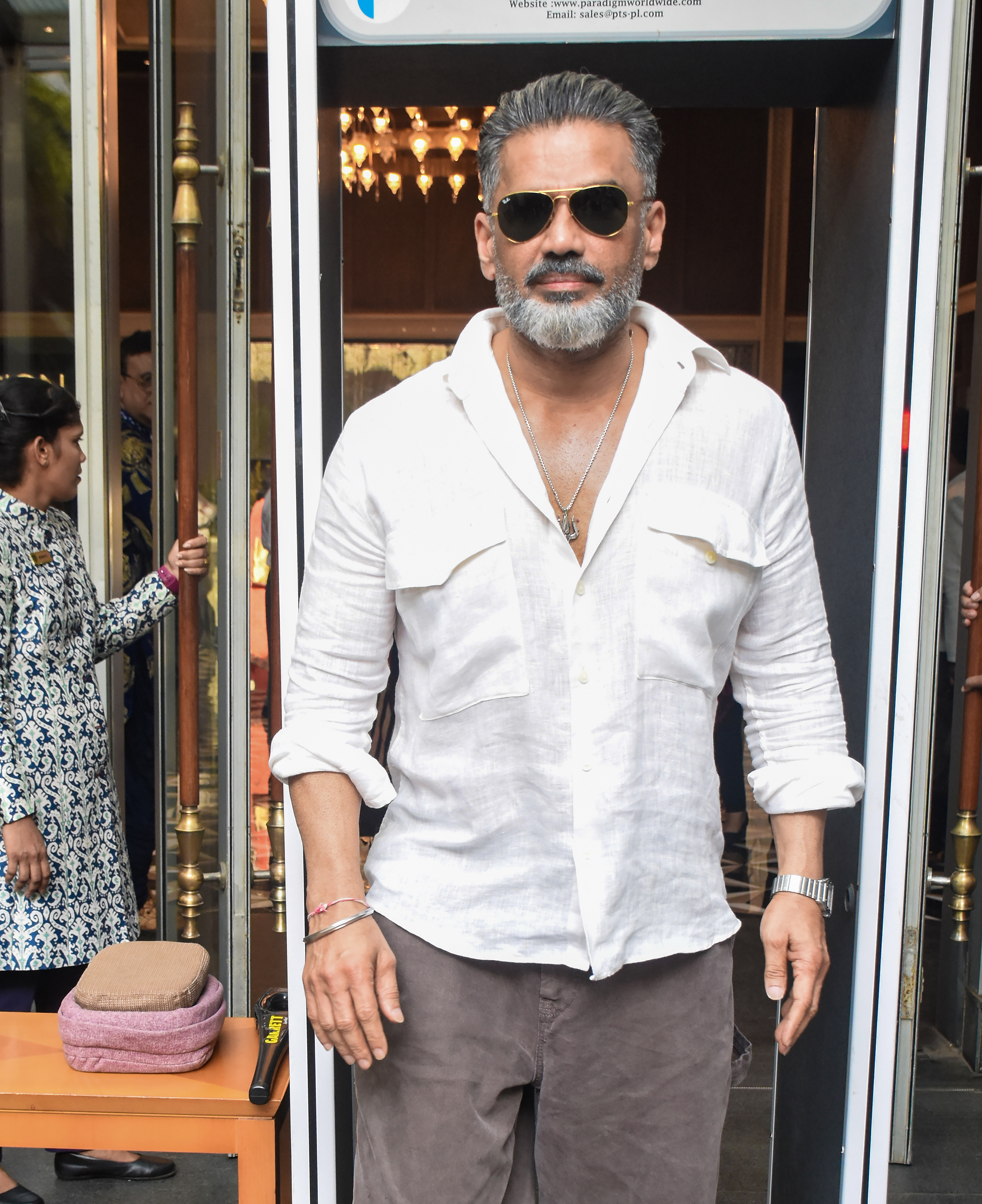 Suniel Shetty and Riteish Deshmukh discussing the Women's Reservation Bill Suniel Shetty and Riteish Deshmukh discussing the Women's Reservation Bill