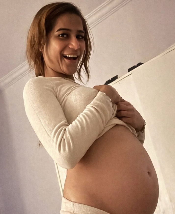 Poonam Pandey showing baby bump in Instagram photo Poonam Pandey showing baby bump in Instagram photo