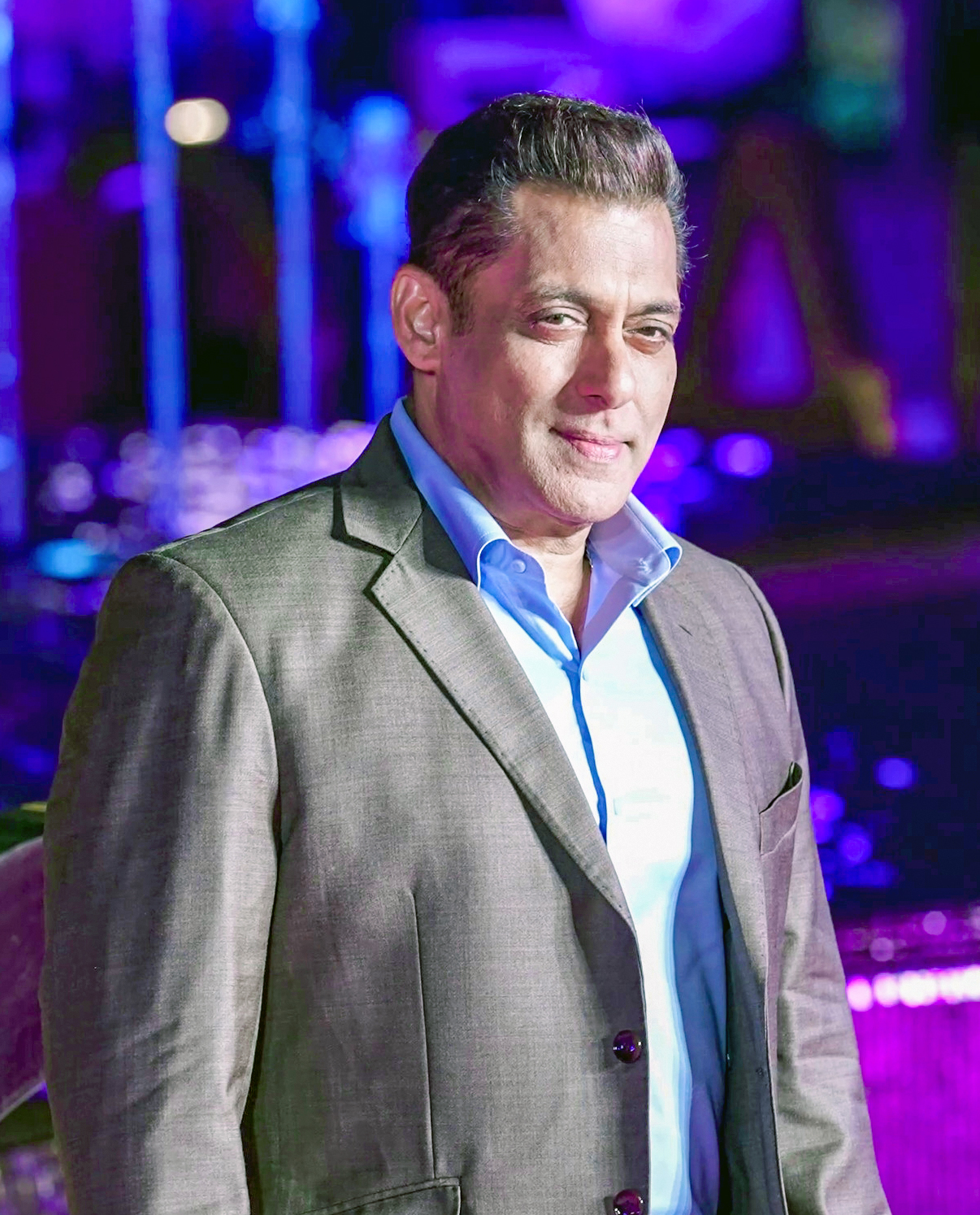 Dhamin snake found at Salman Khan apartment being rescued by expert Dhamin snake found at Salman Khan apartment being rescued by expert