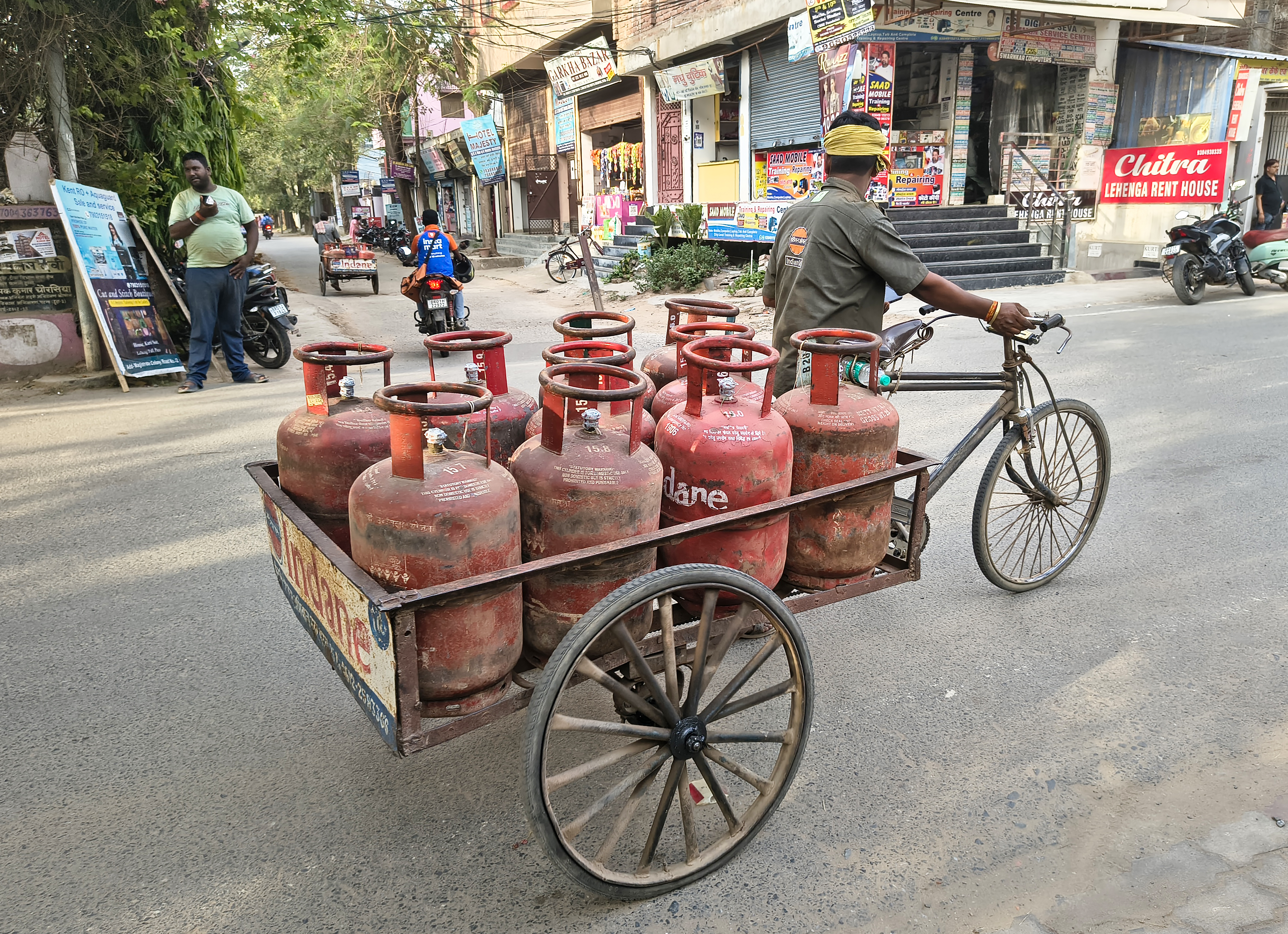 5-kg LPG cylinders distribution to migrant laborers 5-kg LPG cylinders distribution to migrant laborers