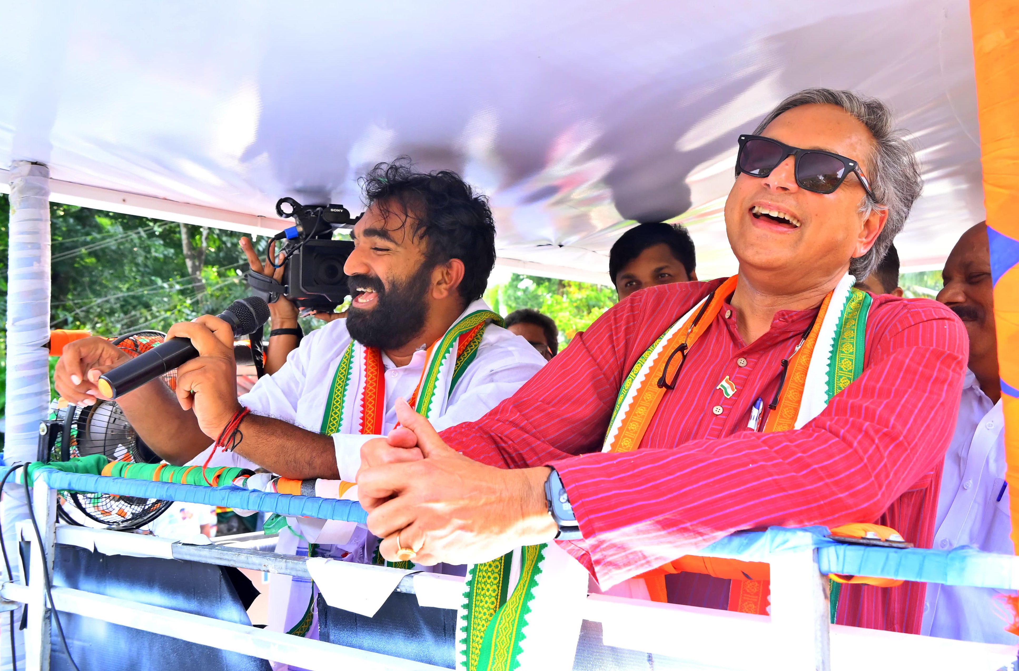 Shashi Tharoor campaigning in Kerala Shashi Tharoor campaigning in Kerala