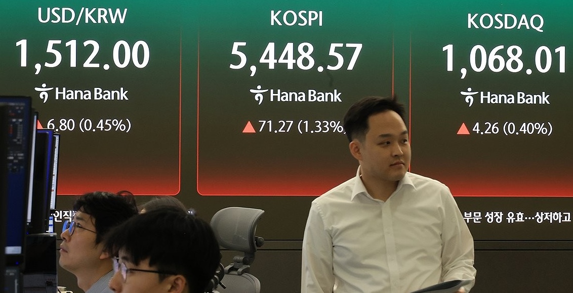 Seoul stock exchange trading floor with KOSPI board showing gains Seoul stock exchange trading floor with KOSPI board showing gains